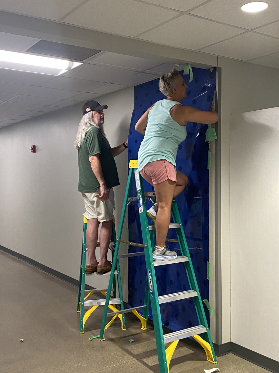 LNPrinciPAL99's tweet photo. Our community partners at Blossers outdid themselves once again! 
❤️🦁💙 https://t.co/HM3Bj6qRAT