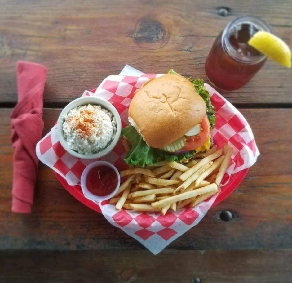 looking for the perfect spot to eat this lunch time? ☀️We are serving from 11:30-9:00 pm today, and we have plenty of delicious options.
#lunchvibes❤️ #getittogo