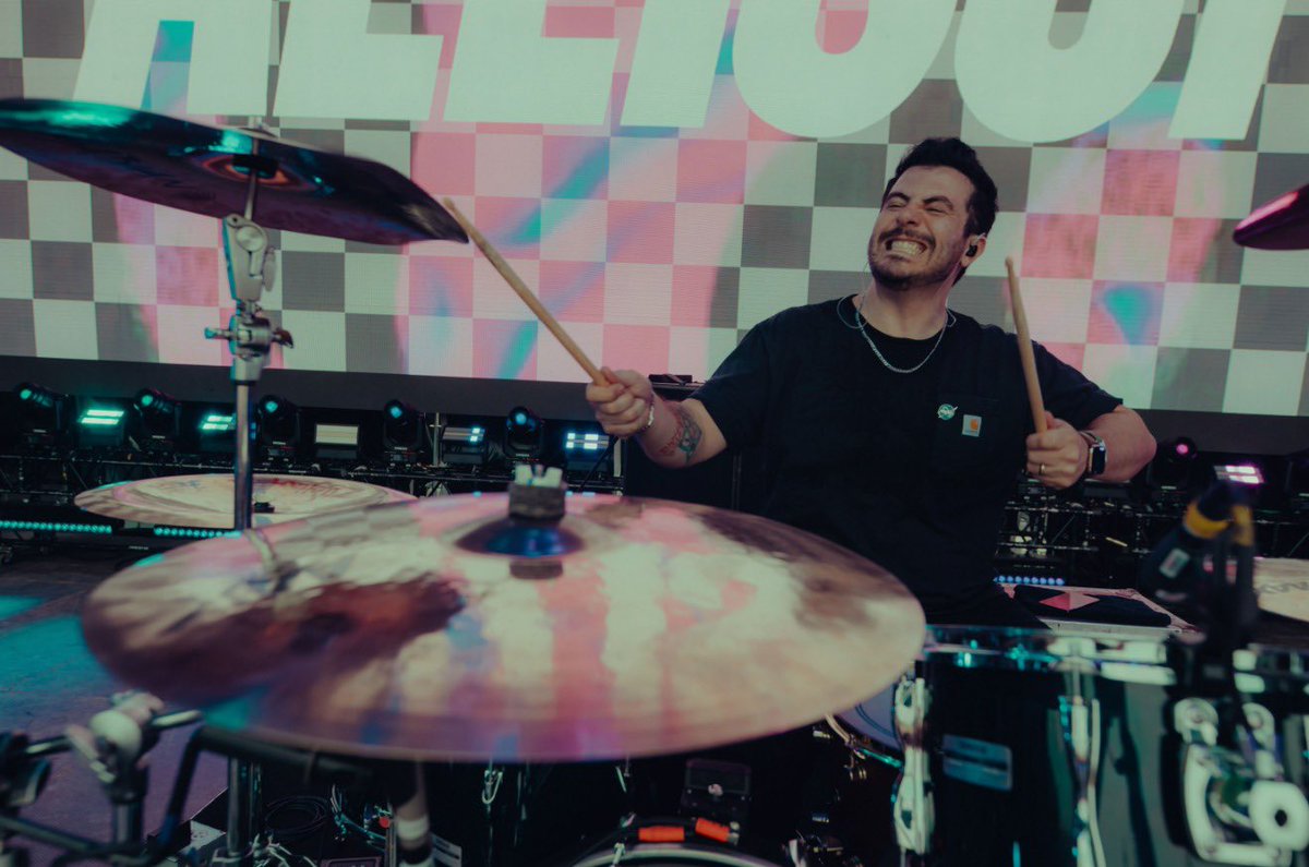 Si pudieras decirle algo tu crush con una canción de nosotros ¿Qué le dirías? 😎 

Nos vemos este 16 de diciembre en <a href="/ElPalacioMx/">Palacio Deportes Mx.</a> para celebrar nuestro XX Aniversario. 

¡Compra tus boletos en <a href="/TicketmasterMX/">ticketmaster.mx</a> ! 🔥

📸 <a href="/annikacimas/">annika cimas</a> 

#AllisonXX