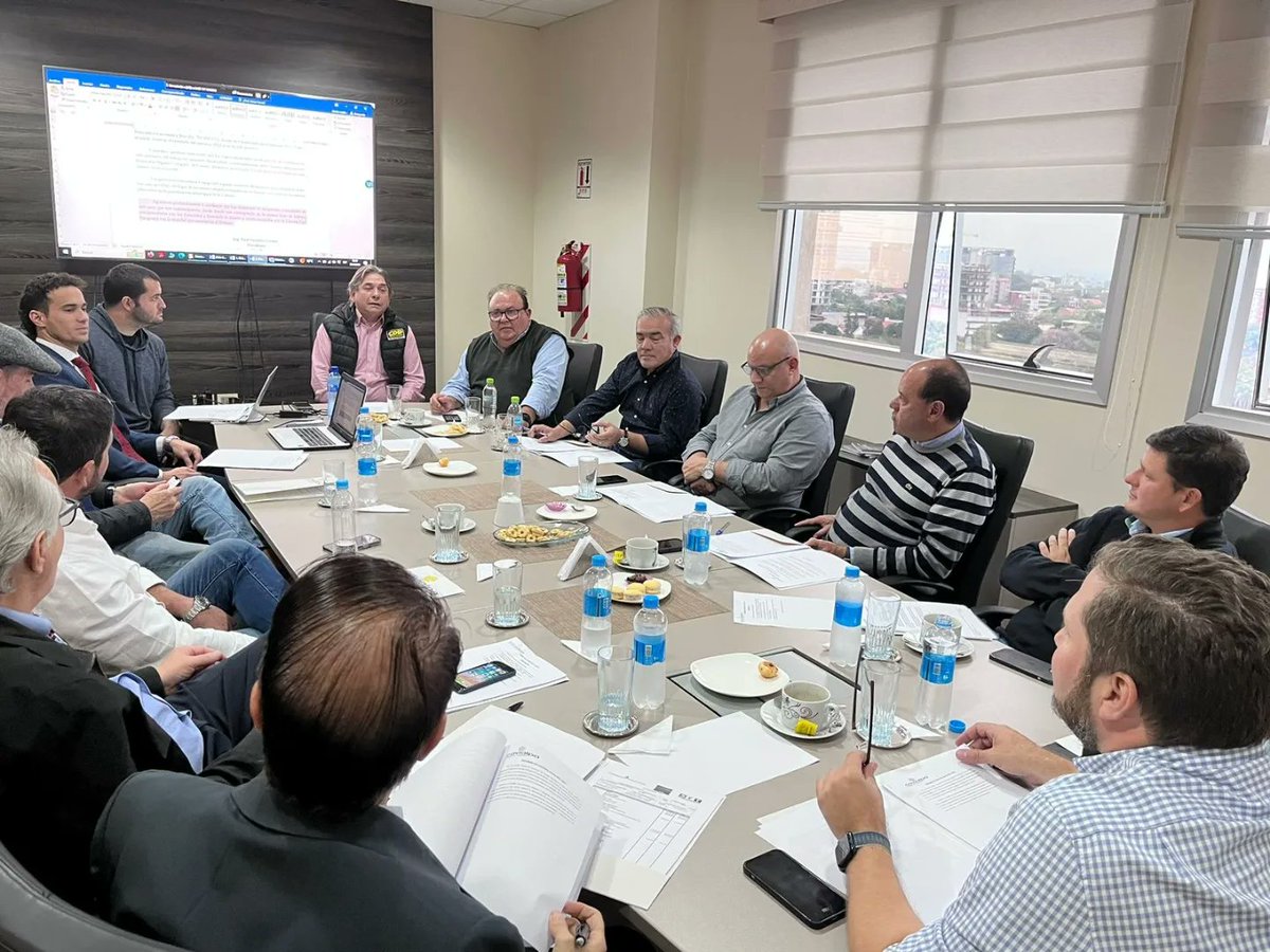 En un acto de renovación y compromiso con el desarrollo del sector de la construcción en Paraguay, la Cámara Vial Paraguaya (Cavialpa) llevó a cabo el jueves 27 de julio la elección de su nuevo Comité Directivo para el período 2023-2025.