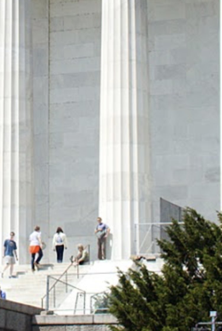 MamaCTru's tweet photo. @Debs76204900 This is what the columns look like on the front of the Lincoln Memorial. #Postables https://t.co/5NY7JFhW27
