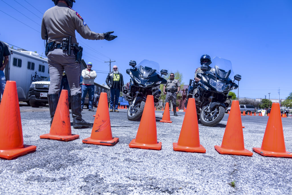 LookLearnLive's tweet photo. Don't be "too cool" for school. If you're uncomfortable during road speed turns, increase your skill through training and practice. Classes are available in Texas, and they're fun! #BeTrained #LookLearnLive https://t.co/7GNO224Xi1