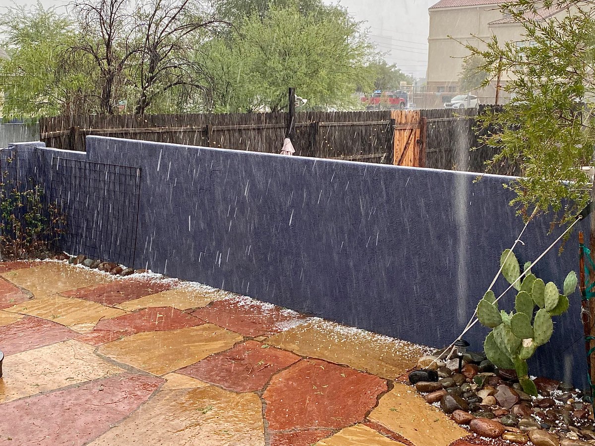 jdmichler's tweet photo. Big hail storm with incredibly strong winds just blew through #WestUniversity in #Tucson https://t.co/XduDCRsUNG