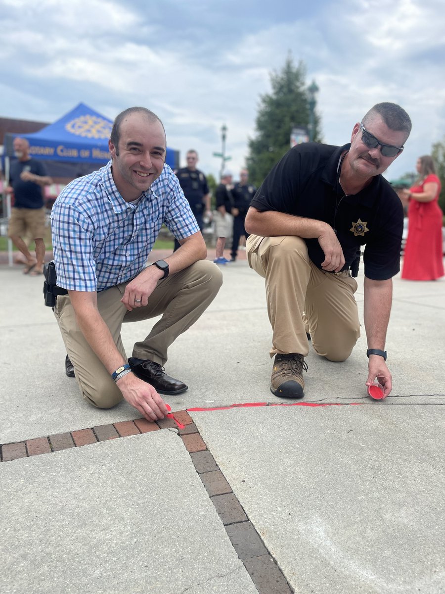 SheriffHCSO's tweet image. Was such an honor to be able to participate in the 2nd annual Red Sand Project this afternoon!  #humantraffickingawareness #RedSandProject #Rotary Hendersonville Rotary Club