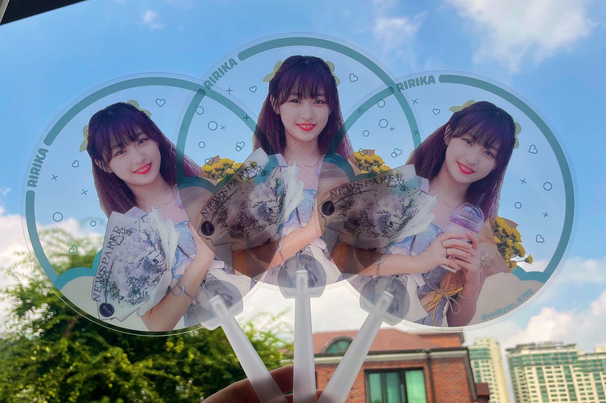 🦋New Chapter Comeback🦋
아일리원 컴백을 기념하며 리리카 투명 부채를 제작하였습니다🪽

금일부터의 모든 팬싸인회, 공개방송 등 오프라인 현장에서 [무료]로 나눠드려요🐹

*자세한 사항은 💌DM으로 문의주시기 바랍니다