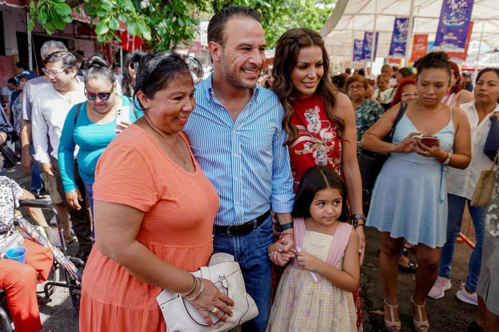 JM_UNANUE's tweet photo. Muchas gracias a los restauranteros de la cabecera municipal que año con año ponen en alto a nuestra gastronomía con la preparación del delicioso filete relleno de mariscos, y que hoy en las Fiestas de Santa Ana 2023, junto a cientos de personas, pudimos disfrutar. https://t.co/ZoBAB0IJMM