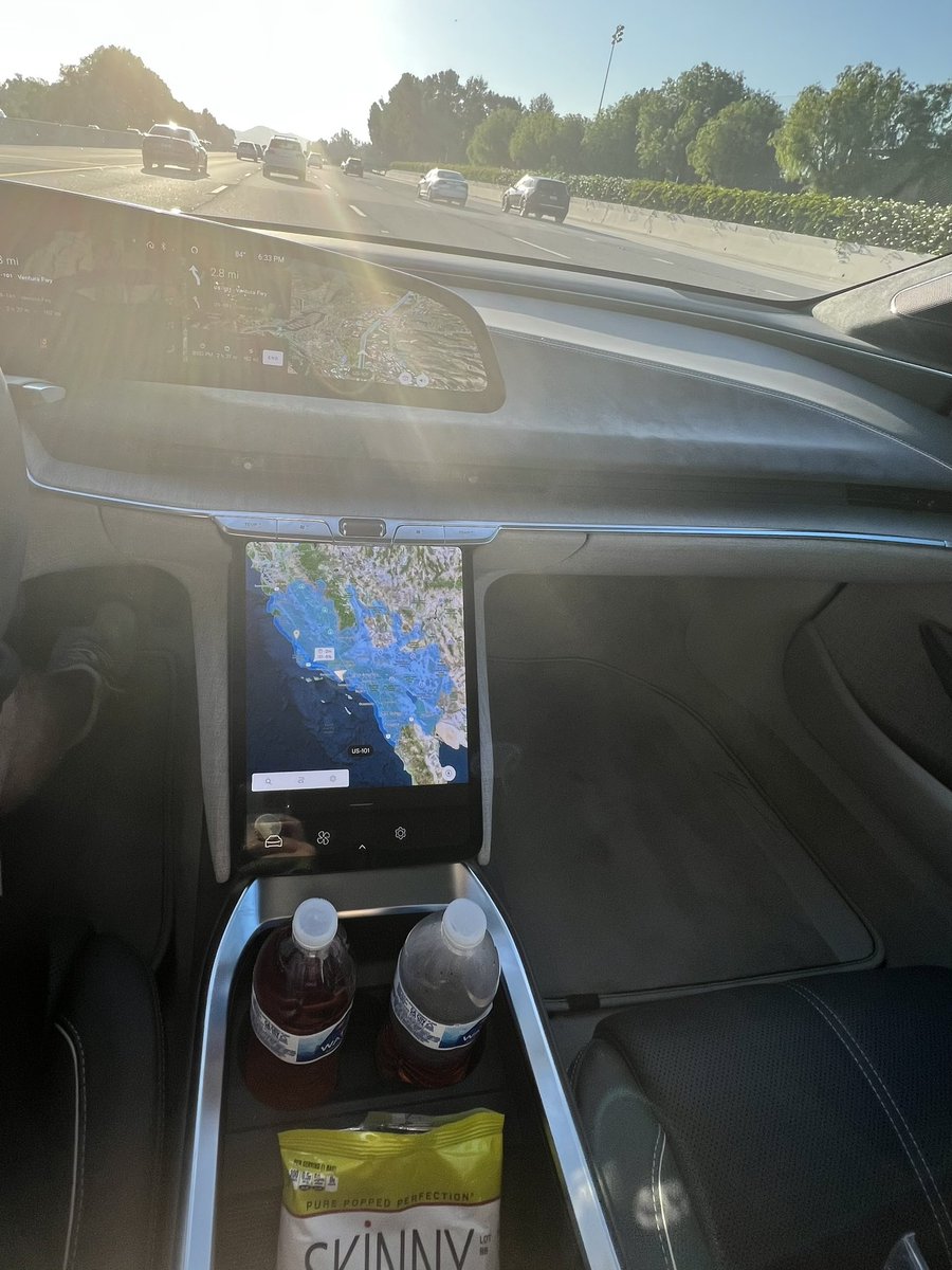 Tesla2Lucid's tweet photo. Got stuck in the office and finally on my way to #TeslaTakeOver2023! Didnโt get a chance to ๐๐ but itโs OK for the #LucidAir #RangeKing #FirstTo500 confirmed by the range ๐บ๏ธ. Got my snacks taken care of too! Look forward to meeting #LucidOwnersClub member @CoreSL22 & seeing the crew from @SoCalEVs & @FthePump1 as well as @TSportline @EvSportline & so many more #EVangelists!
