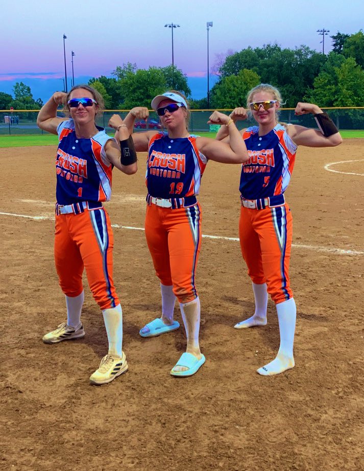 sara_theis_'s tweet photo. Owatonna Crush 18U - WIN first bracket game 3-1 🆚 Northern Ice, Wisconsin #NAFANationals 
Zoie Roush &amp; Josie Flom both with 💣‼️ + photo of our 2024 Seniors, Juniors + Soph 
@OPP__Sports @WeisbrodJon @otownfastpitch https://t.co/h1uhUjeVwD