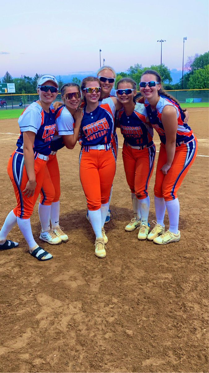 sara_theis_'s tweet photo. Owatonna Crush 18U - WIN first bracket game 3-1 🆚 Northern Ice, Wisconsin #NAFANationals 
Zoie Roush &amp; Josie Flom both with 💣‼️ + photo of our 2024 Seniors, Juniors + Soph 
@OPP__Sports @WeisbrodJon @otownfastpitch https://t.co/h1uhUjeVwD