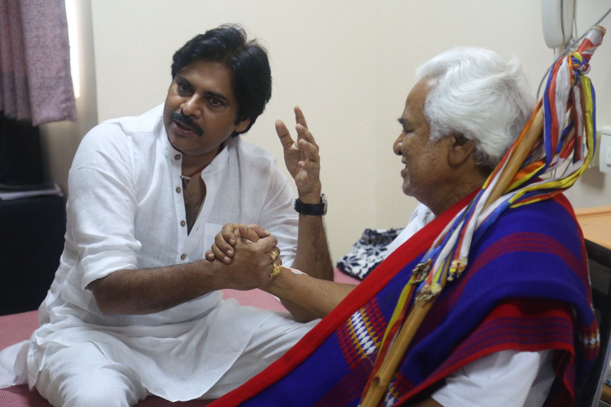 TRGCREATIONS0's tweet photo. శ్రీ గద్దర్ గారిని పరామర్శించిన శ్రీ పవన్ కళ్యాణ్ గారు..
@PawanKalyan
#Gaddar #pawankalyan #BroTheAvathar #BroBlockBusterHit https://t.co/laGaqHgmau