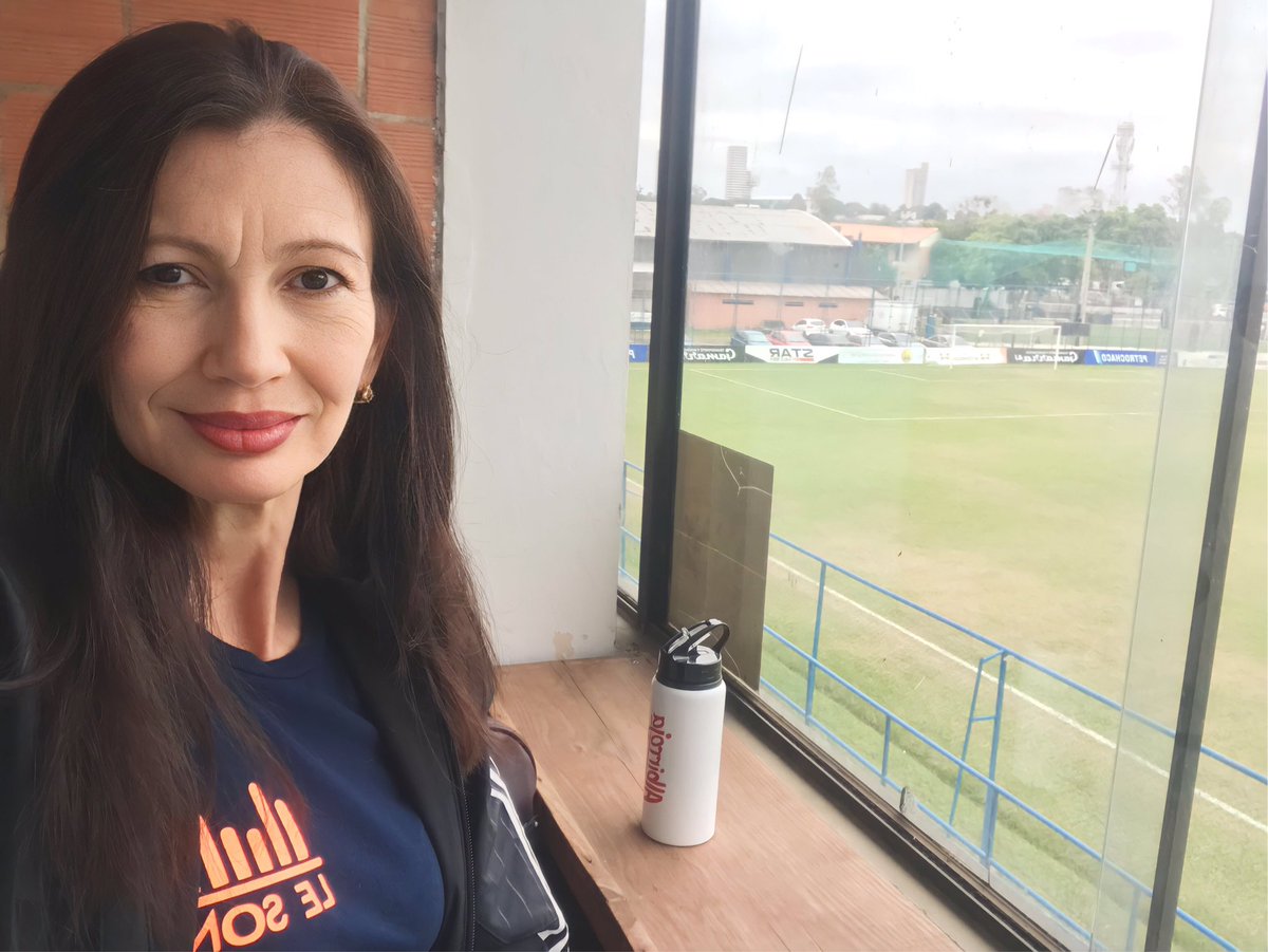 RegueraMirna's tweet photo. 🎙🔊✨⚽️Estuvimos en el arranque de la fecha 19 de la @IntermediaAPF , junto con el #TeamLeson dimos audio y voz al compromiso entre @Indefbc1925 y @clubsantani 
🏟Ricardo Gregor 
#LaVozDelEstadio
@LesonPy https://t.co/sc4Gw9apuh