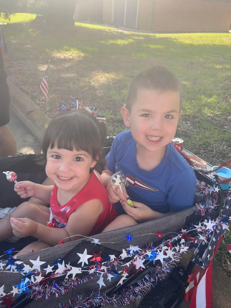 MissHollyKnott's tweet photo. 💙🇺🇸❤️Happy 4th ya’ll! ❤️🇺🇸💙 https://t.co/JczCHUnnjv