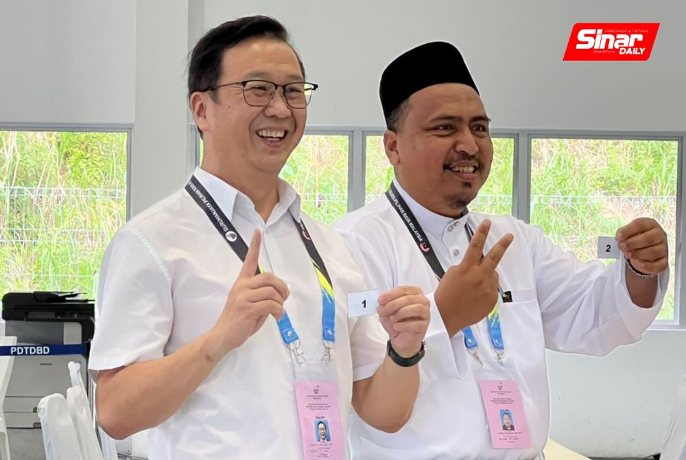 sinardailymy's tweet image. Dominic Lau is Candidate Number 1 followed by Azrul Mahathir Aziz for Bayan Lepas state seat in the Penang State Polls. 
#candidate #StatePolls #Elections #Malaysia
