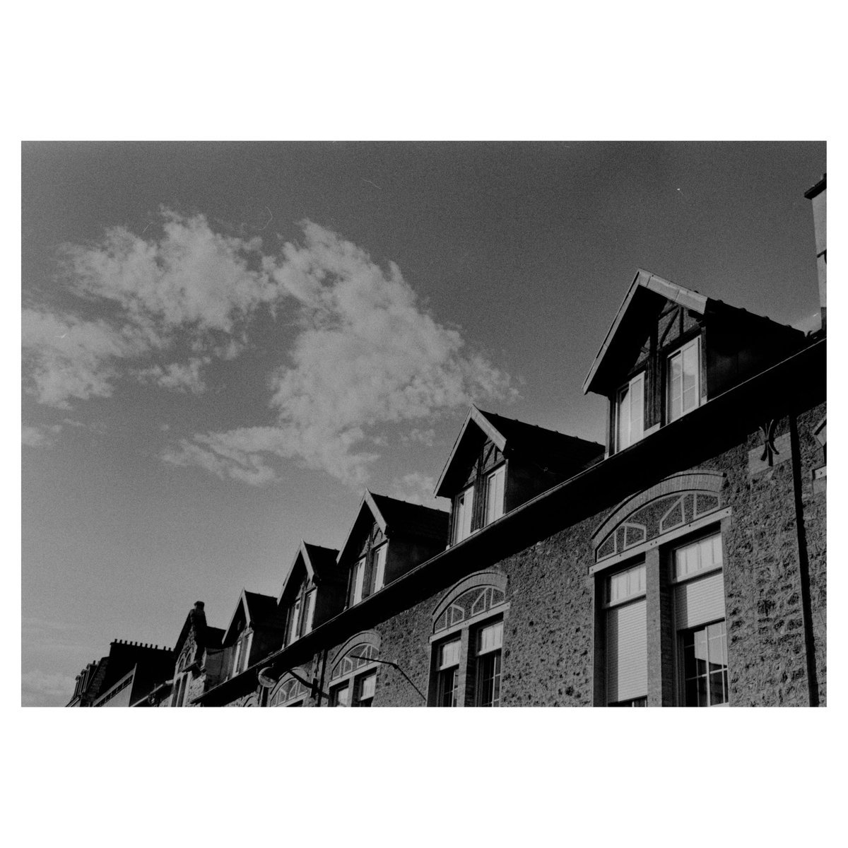 heraultgreyk's tweet photo. Grosse et longue promenade dans le 20ème qui m'a rapporté, étrangement, pas mal de bon clichés je trouve.
Développer au #caffenol (développement lent / #standdevelopment )
appareil (camera) : #rollei35 s
Pelloche (film) : #fomapan400 push +1
Edition numerique : #darktable https://t.co/Qj43vAI7qv