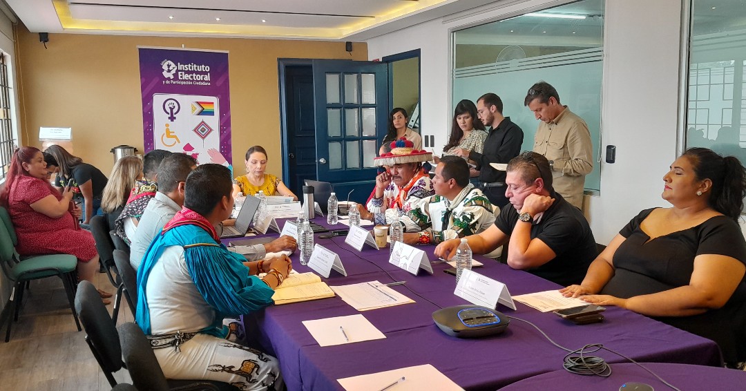 iepcjalisco's tweet photo. Hoy, en el #IEPCJalisco, se realizó la Mesa de trabajo con autoridades wixárikas de Tuxpan de Bolaños y autoridades del Ayuntamiento, para construir la metodología de la consulta sobre el cambio de régimen de gobierno para elegir autoridades
Con el #IEPCJalisco, #TuVozEsElPoder https://t.co/5io67orifq