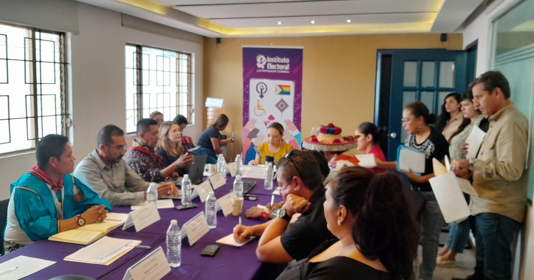 iepcjalisco's tweet photo. Hoy, en el #IEPCJalisco, se realizó la Mesa de trabajo con autoridades wixárikas de Tuxpan de Bolaños y autoridades del Ayuntamiento, para construir la metodología de la consulta sobre el cambio de régimen de gobierno para elegir autoridades
Con el #IEPCJalisco, #TuVozEsElPoder https://t.co/5io67orifq