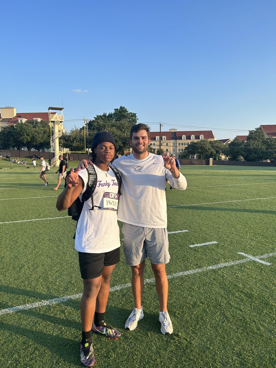 quattroholt's tweet photo. Had a great camp with my LBU brothers today!!!! @Wolfe_Taylor_ @CarlosLynn @CoachJ_CTX @CoachRJ_007 @CTownEaglesFB @TylerHooper28 @malikupnextt #linebackeruniversity https://t.co/xO1TNzIcbD