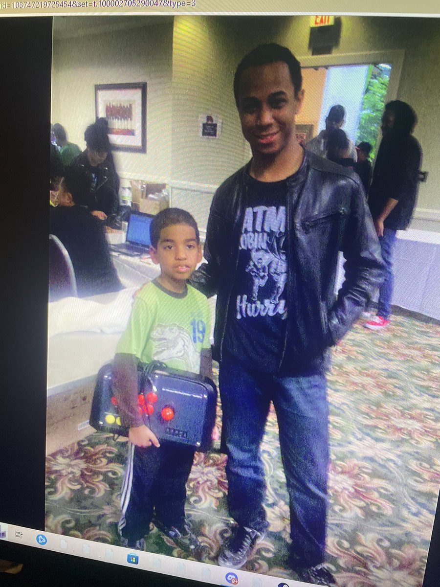 ThatMikeRossGuy's tweet image. Had I known that this is how he’d talk to me years later I woulda taken off my belt and whooped his ass.