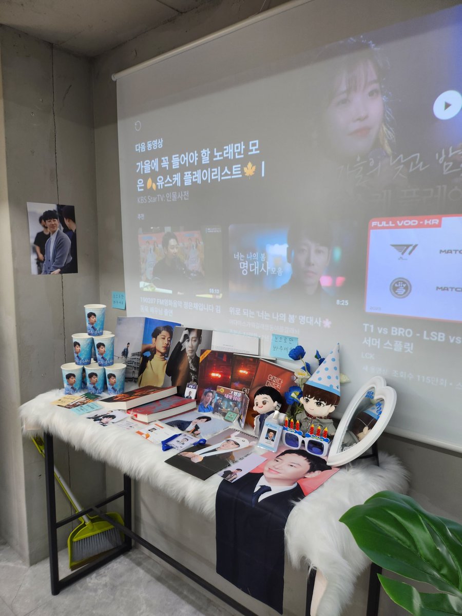 u_cha83's tweet photo. 동농 생카 파랑파랑하고 쟝예뻤다.. 보이십니까 메뉴 디테일이.. 아메리카노만 노리고 갔는데 저거보고 마음이 흔들림.. 아 최고야♡♡
#여름은_오래도록_동욱에게
#SUMMER_FOR_DW https://t.co/6HHjlClEN2