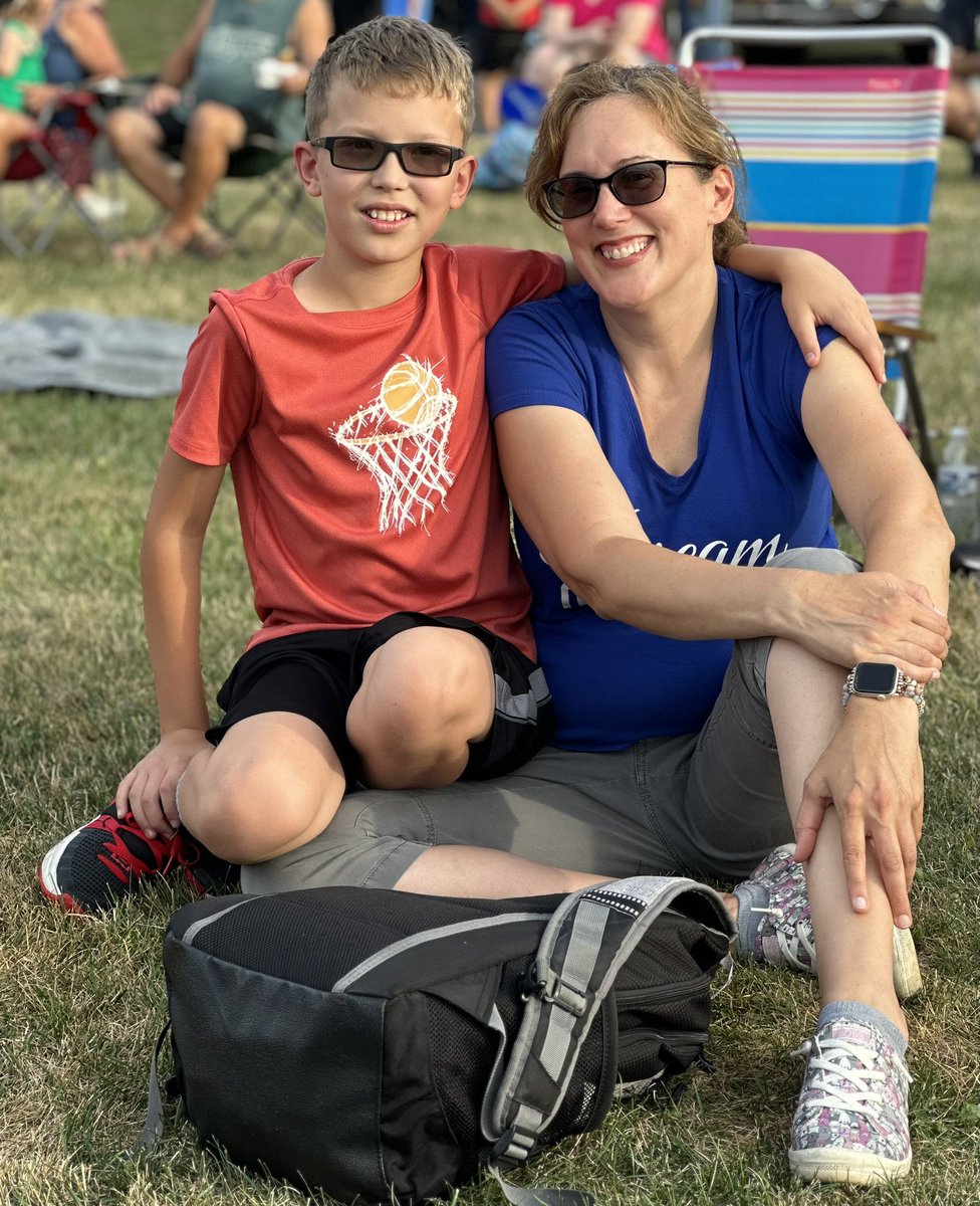 lesliefranke's tweet image. Friday Night Glow. 🏈

#hofballoonclassic #starkcounty #PFHOF23