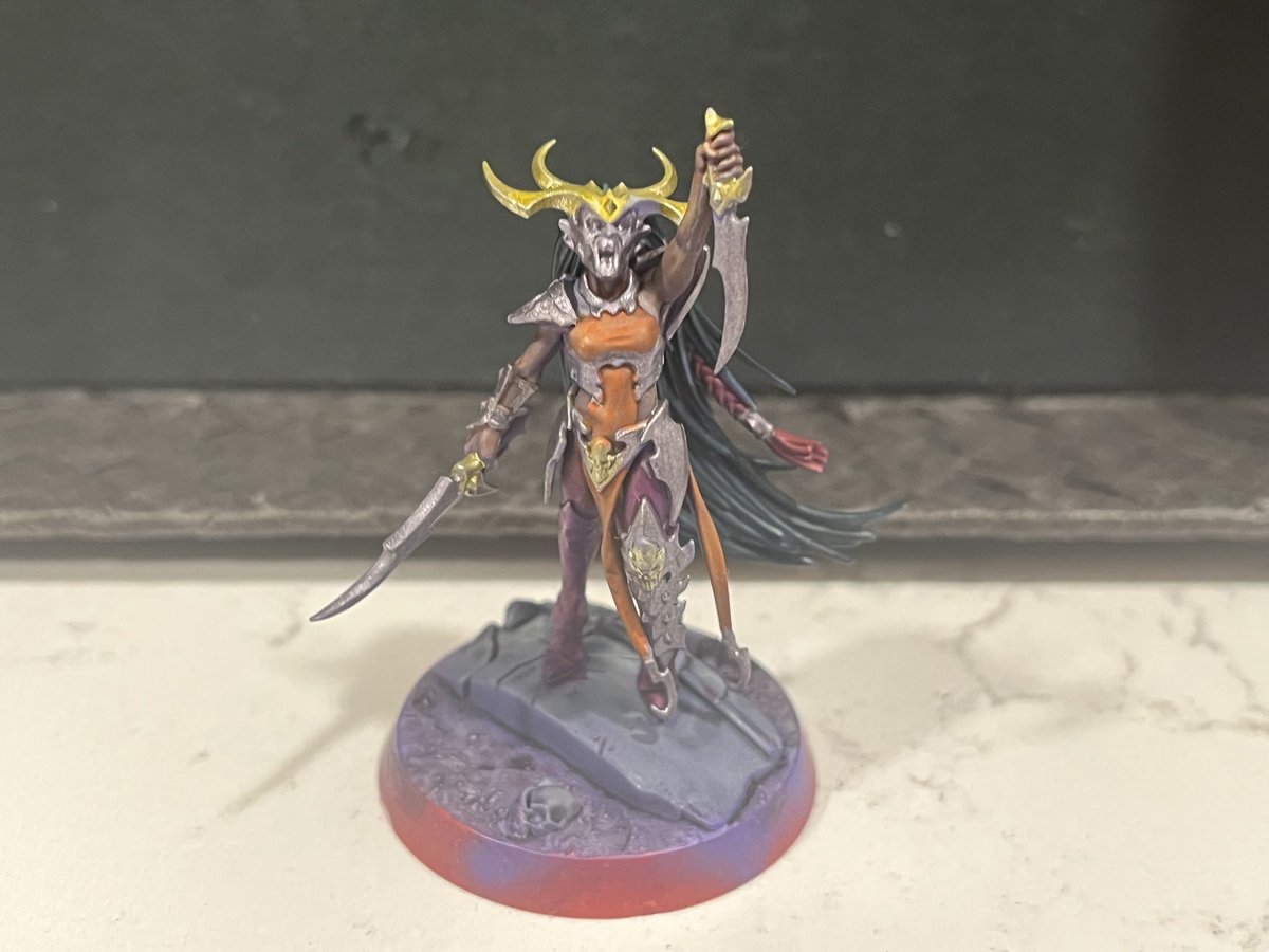 ModeratePants's tweet image. WIP photos of Gryselle’s Arenai for #AnimosityV. Finished off the base coats using Vallejo Xpress paints, and made the metals using Duraluminium and Contrast and inks. Might do a layer of oils next.