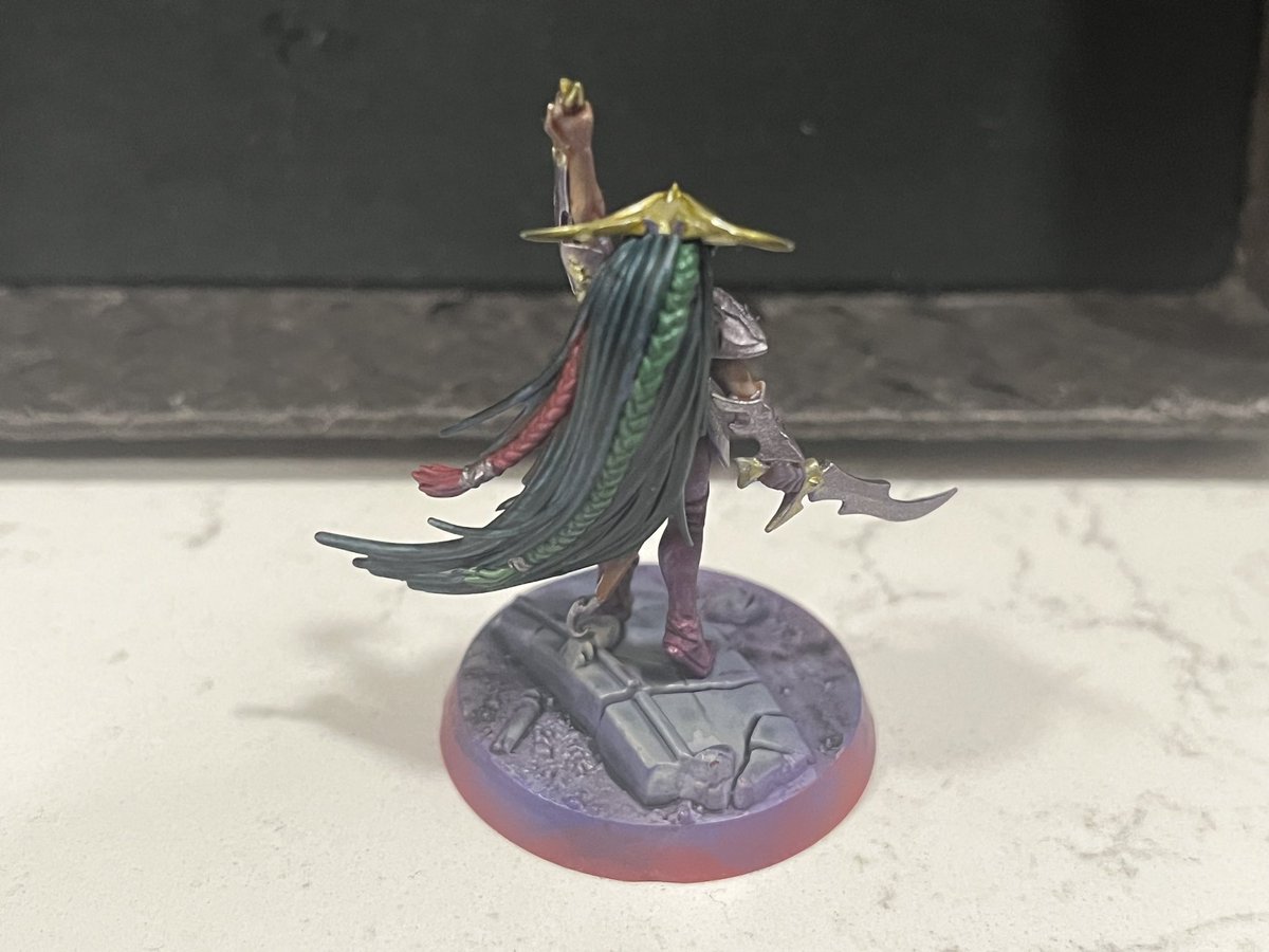 ModeratePants's tweet image. WIP photos of Gryselle’s Arenai for #AnimosityV. Finished off the base coats using Vallejo Xpress paints, and made the metals using Duraluminium and Contrast and inks. Might do a layer of oils next.