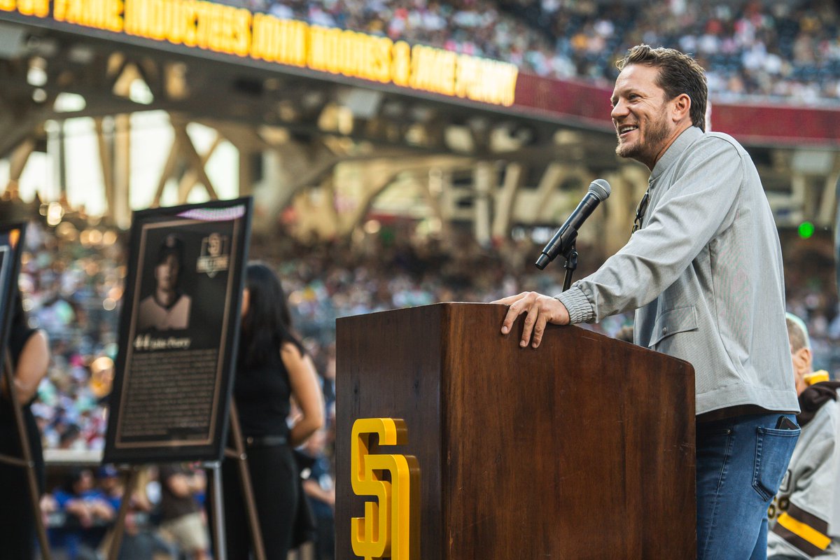 Padres's tweet photo. Congratulations to John Moores and Jake Peavy on their induction into the Padres Hall of Fame 👏 https://t.co/6werCFLMc5