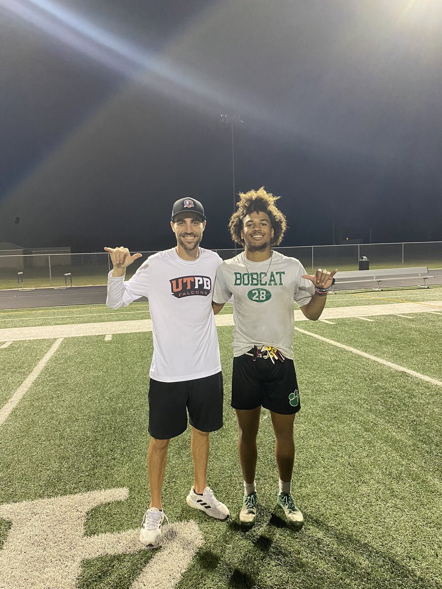 Had an amazing day at 🏈 camp td learned lots and got to compete!! Thanks to <a href="/BlakeCrandall/">Blake</a> went 3-0 on 1on1s <a href="/UTPBFootball/">UTPB Football</a>