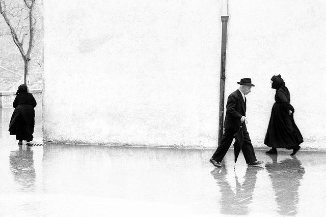 literlandweb1's tweet photo. La gente corre tanto
porque no sabe dónde va,
el que sabe dónde va,
va despacio,
para paladear
el “ir llegando”.

"La gente corre tanto", Gloria Fuertes 
📷Renzo Tortelli https://t.co/mfQe41JHUl