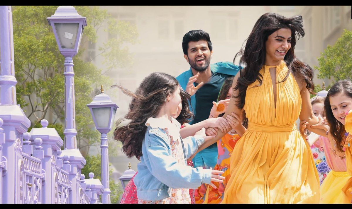 SammuVerse's tweet photo. Cutest hit pair ๐ฅฐ @TheDeverakonda
@Samanthaprabhu2 ๐ซถVisual delight to watch them n their chemistry ๐ฅฐ Refreshing melody @HeshamAWMusic #KushiThirdSingle 2+ millions in 12hrs. Another chartbuster #Kushi #SamanthaRuthPrabhu #VijayDeverakonda #Samantha https://t.co/ZTyGk0Q7e4