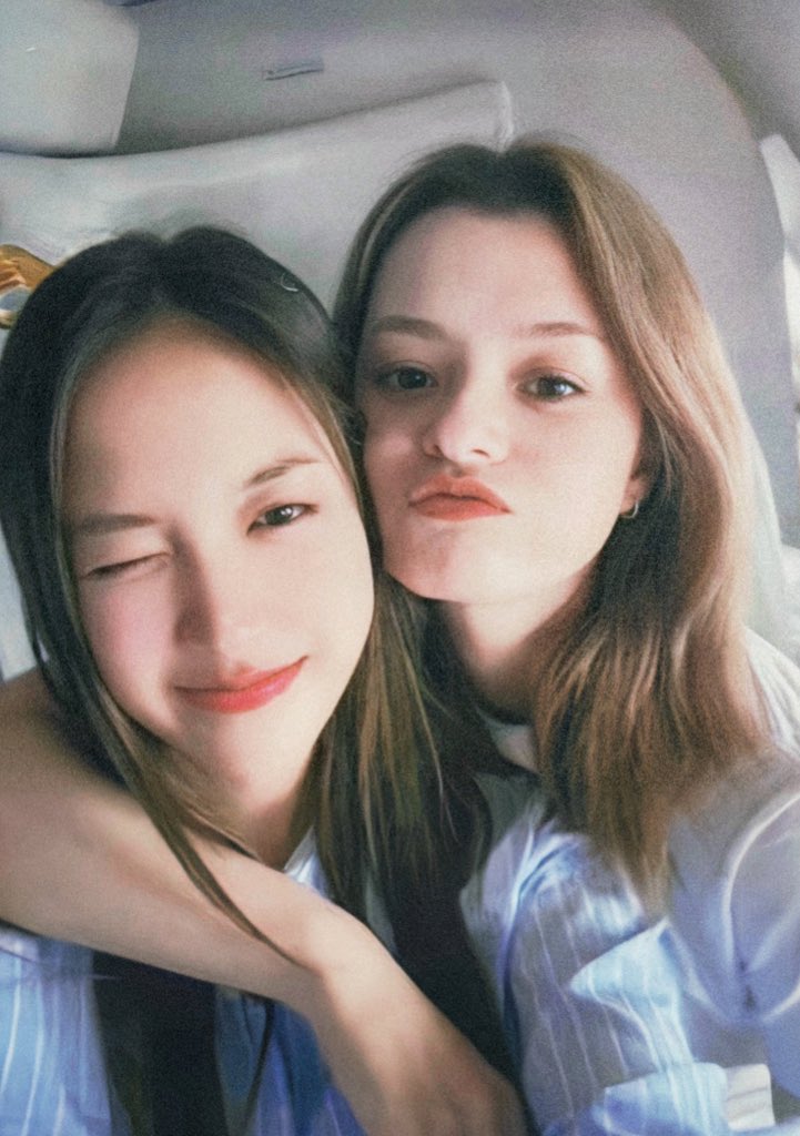 flordeliuu's tweet photo. My loves💖✨
#Beckysangels #srchafreen
#minecocoa #MineWorld https://t.co/KrVMw0m4YS