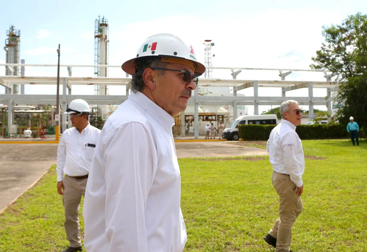 El Director General de #PEMEX, Ing. @OctavioRomero_O, visitó en Cotaxtla, #Veracruz, el Complejo Procesador de Gas Matapionche, con el fin de revisar que se cumplan los objetivos acordados en la rehabilitación de las instalaciones y el aprovechamiento de hidrocarburos.