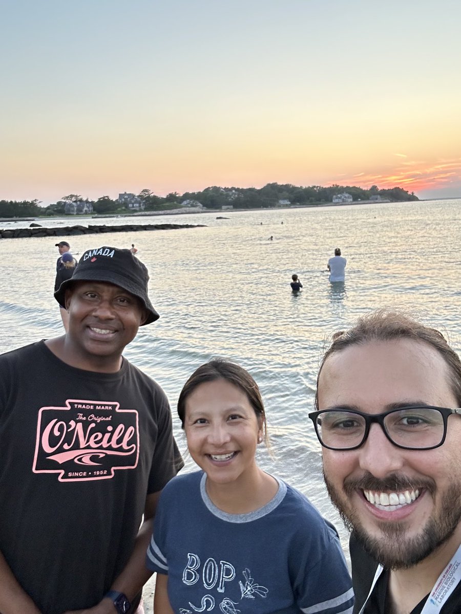 meeragohnair's tweet photo. Dr Gazzinelli Guimaraes in the lab and on the beach! ⁦@drleish⁩ ⁦@MBLBoP⁩ ⁦@PedroGazzinell1⁩ https://t.co/niyQ2bgjyA
