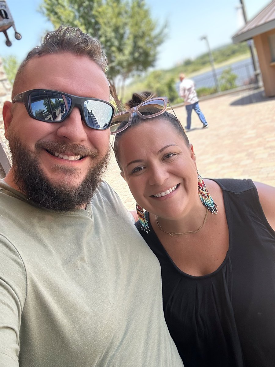 joannaiturbe's tweet photo. When family brings you to Tulsa, but you also get to meet up IRL with one of your fave colleagues and eat delicious BBQ โก๏ธ #triplewin ๐ช๐ผ๐ #iamhuron https://t.co/SpoSeTLJZv