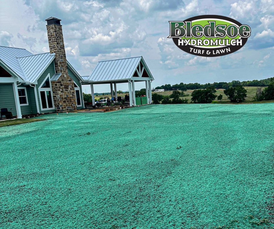 hydromulch's tweet photo. Say goodbye to traditional grass and hello to the future of landscaping! 🌱🚀 

Our customized hydromulch mixture will transform your large property into a lush, green paradise - all while saving you some serious $$$!💰💚 (214)784-5402 https://t.co/kbXpBXFg6X