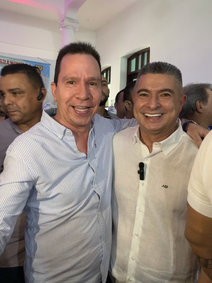 concejaljuanvd's tweet photo. Por petición de mis amigos y de miles de barranquilleros que han conocido mi trabajo, presento nuevamente mi nombre a consideración de la ciudad. Se ha avanzado, pero, aún queda mucho trabajo por hacer de la mano de Dios y de todos ustedes. https://t.co/zEvAd1PBnh