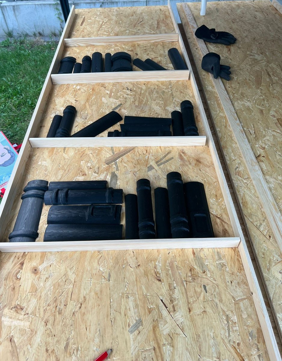 DinoshopNerds's tweet photo. Für das H.O.R.D.E-Special haben wir unter anderem das Set entworfen und umgesetzt. Ca. 120 Bücher (die an der Wand) haben unsere 3D-Drucker innerhalb von 3 Wochen ausgespuckt 😄
#tesohorde
#Euphorie
#gronkhTV https://t.co/vs5Pcg7iJ7