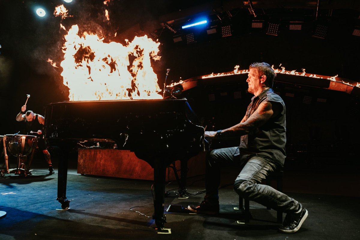 Disturbed's tweet photo. Houston, we have a problem! Thank you for enduring the Fire and Water with us! 

We are Disturbed! 

📸: @judyhwon https://t.co/rFXlT0KtGM