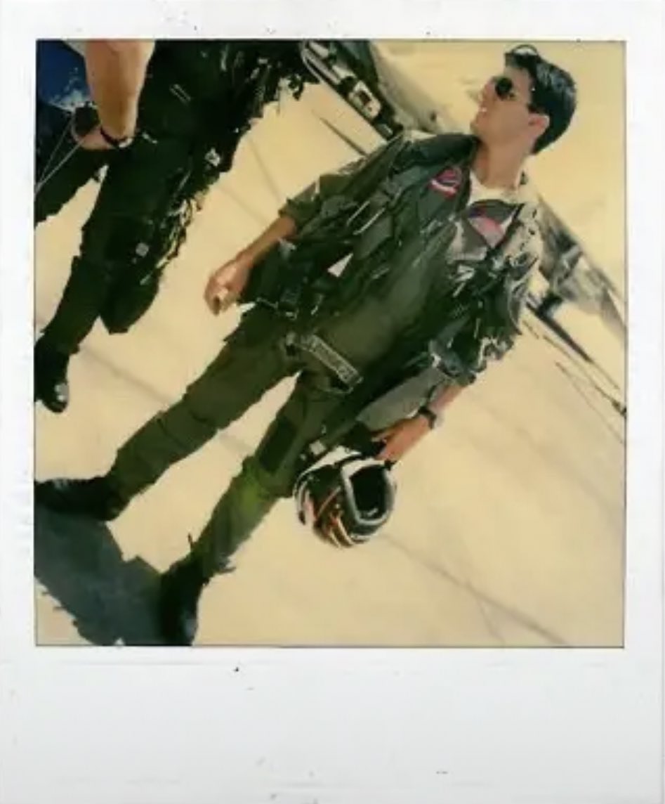 daaronluvr's tweet photo. tom cruise walked around looking like THIS. then gets upset when ppl call his characters gay… https://t.co/SyePjVt3CO