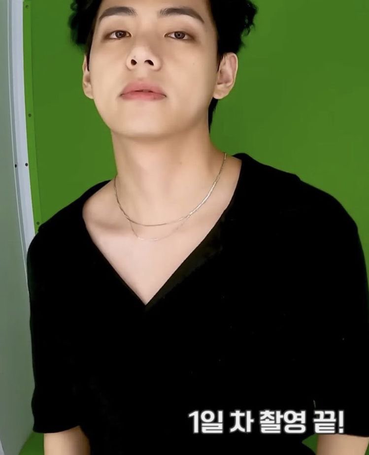 dilf taehyung tweet media