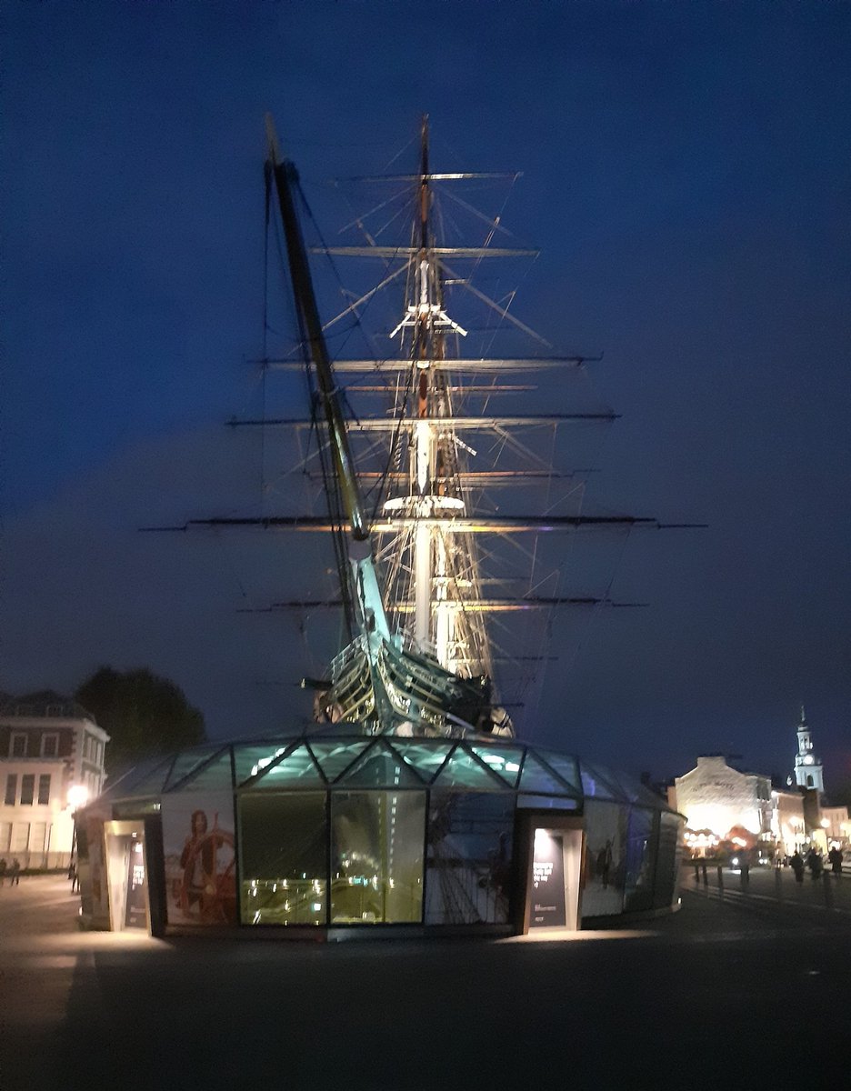 CB_cycles's tweet photo. Been out wandering while I'm here this evening, never been too this part of London before so I had to go look around in Greenwich village #Greenwich #London #OldFatherThames #CuttySark #MaritimeHistory #Trafalgar #TheMeridianLine https://t.co/pP5MtJn9RU