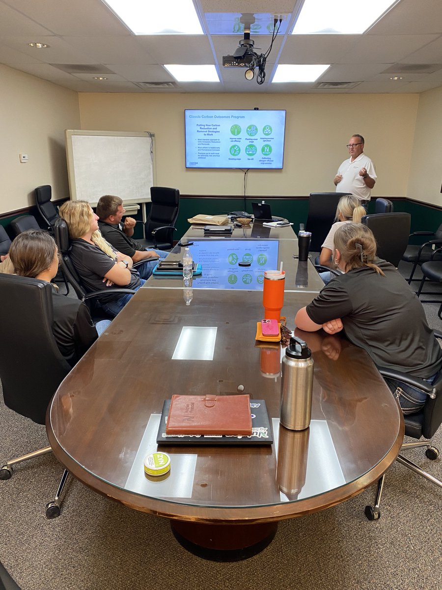ltaylor07's tweet photo. Today University of Kentucky NRCS came and presented a soil health demo to our Internship class.  It is amazing what 365 day cover crop and no till does for our soils.  The water holding capacity per 1% OM increases 25,000 gallons per acre on continuous no till with cover crops! https://t.co/qzkac5jIOS