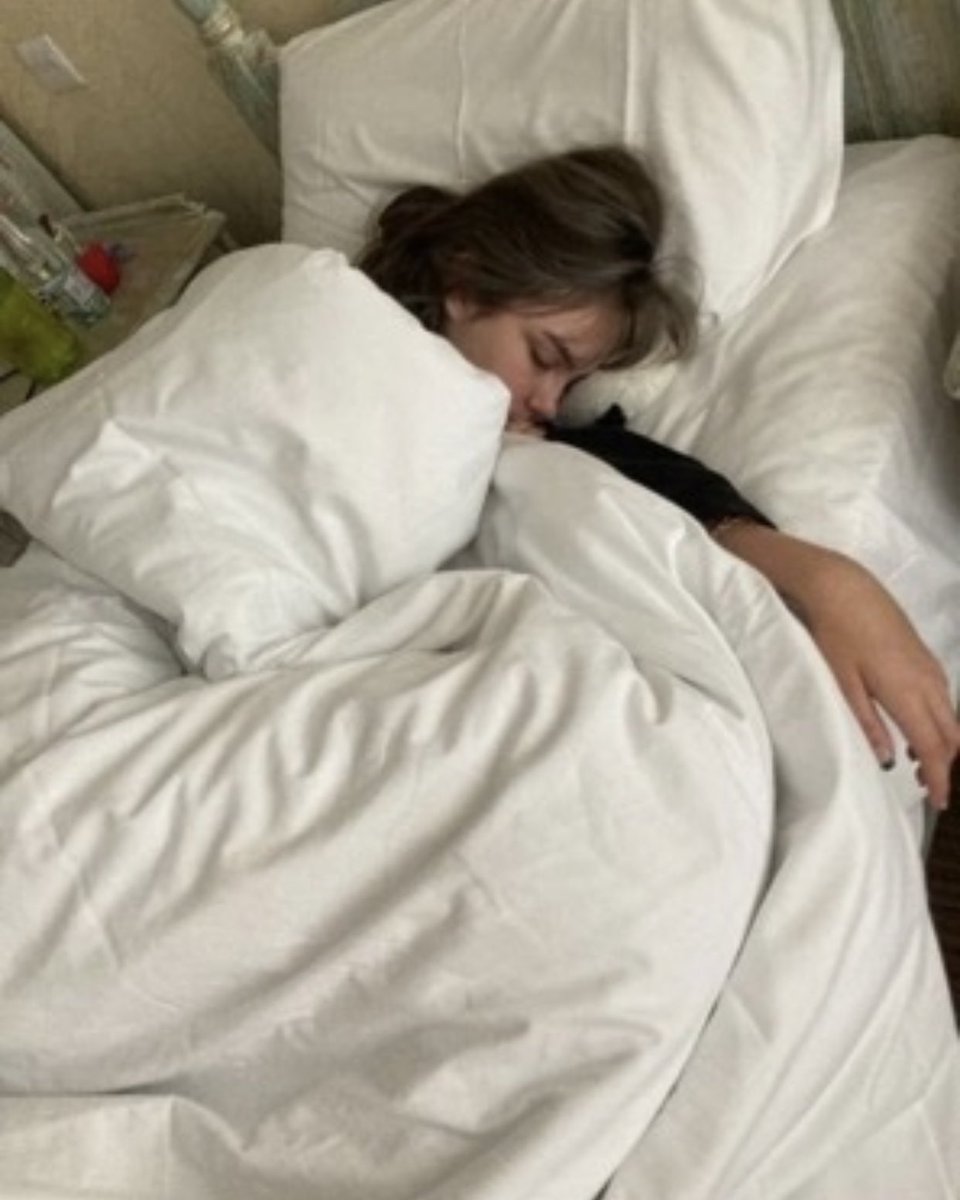 caldeiraomemes's tweet photo. a solução pra tudo é tomar um banho e dormir: https://t.co/fbNmreyqzX