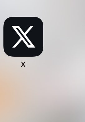 Mailiflowers's tweet image. Man I hate it. It looks like I’m doing something super shady on my phone with how the logo is. #why #seriouslywhy