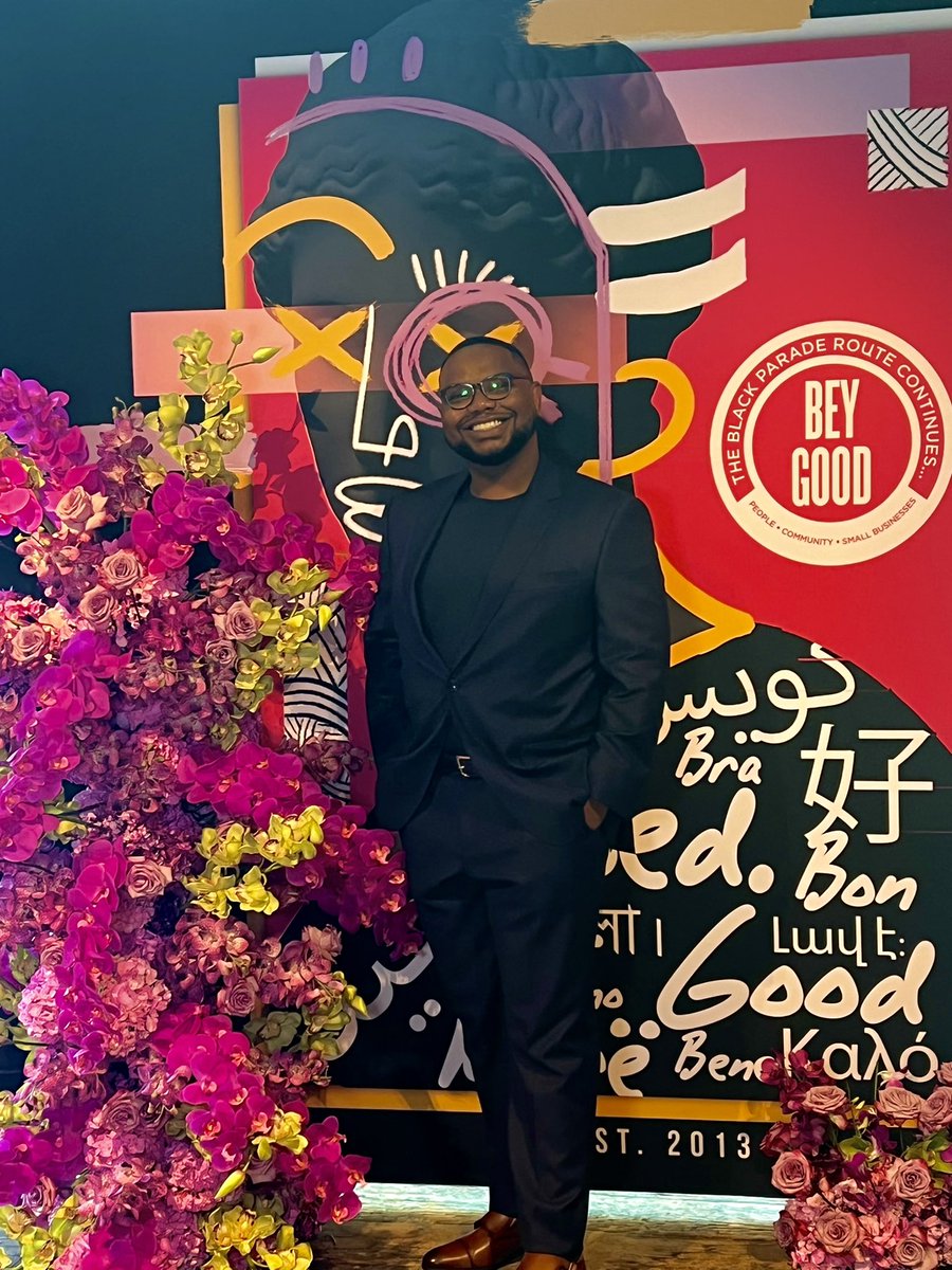 DarrenMartinII's tweet photo. SO Hype! Thank you @BeyGood &amp; @Beyonce (!!!) for an impactful networking opportunity and for recognizing my company @StreamlinedCom as 1 of 12 grant recipients for the NYC Black Parade Route Impact Luncheon. (!!!!) https://t.co/JAjRO0TCxw