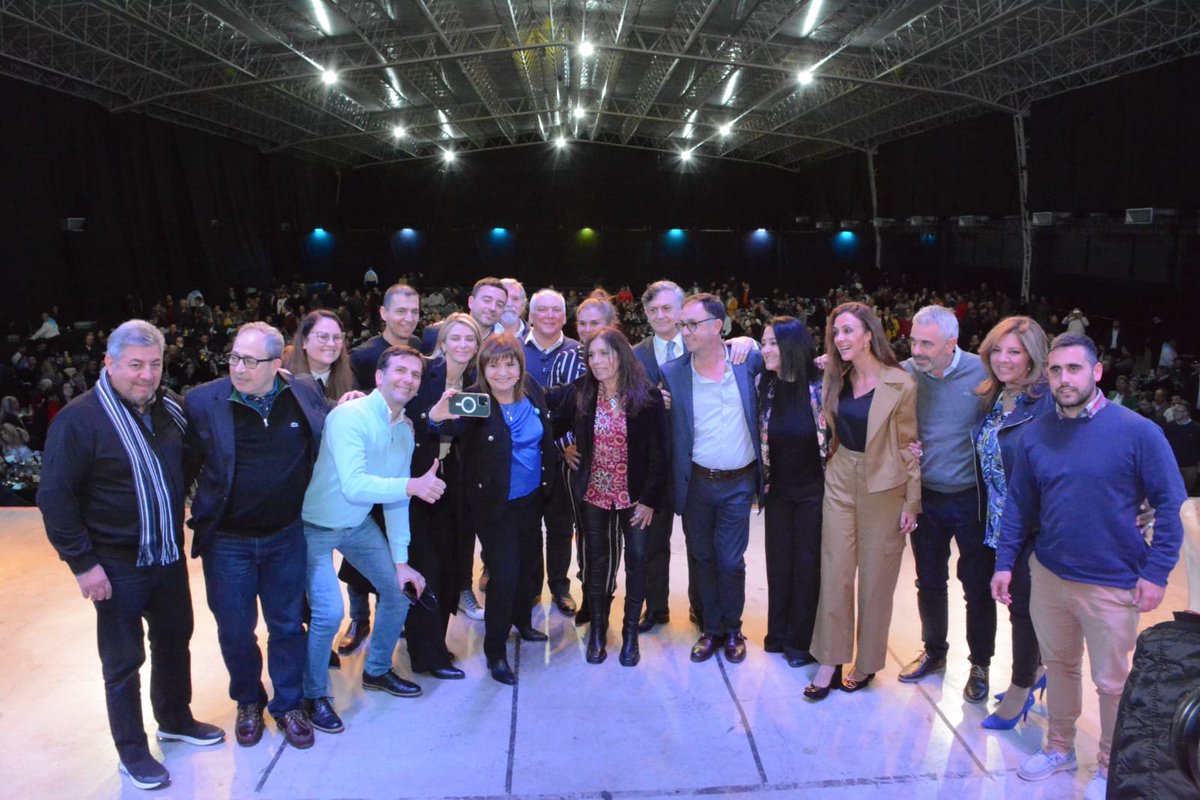 Junto a <a href="/PatoBullrich/">Patricia Bullrich</a>, <a href="/luispetri/">Luis Petri</a> y todo el equipo que la acompaña, #Argentina puede salir adelante. 

Somos La Fuerza del Cambio en #cordoba 💪🏽

#patriciabullrich
#luispetri #LaFuerzaDelCambio