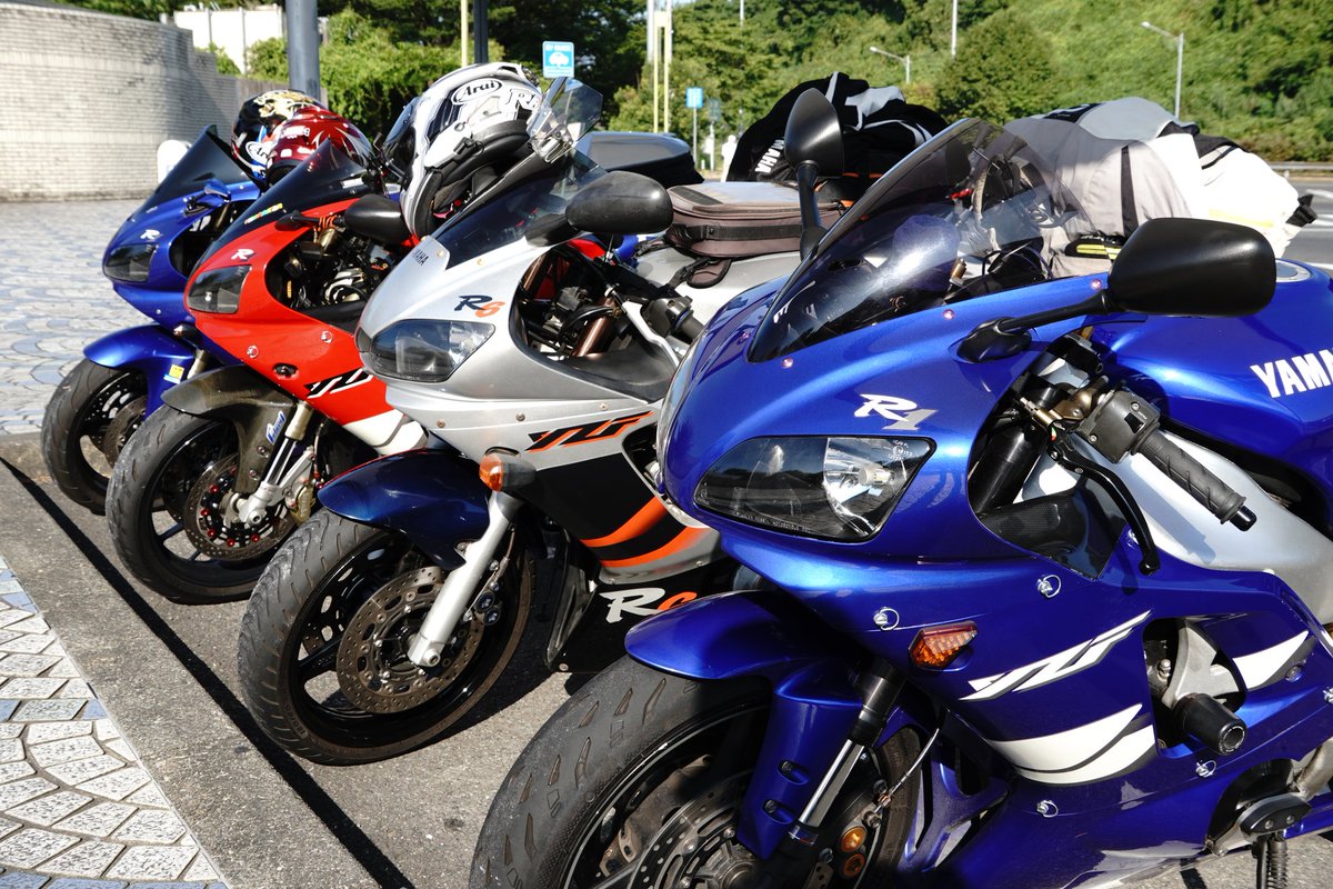 Ran_ju's tweet photo. ……いま令和?
#YZF旧車祭り
#令和の空気をキャブで吸う
#YZFR1 #YZFR6 #4XV #5EB https://t.co/vGheIUVcz7