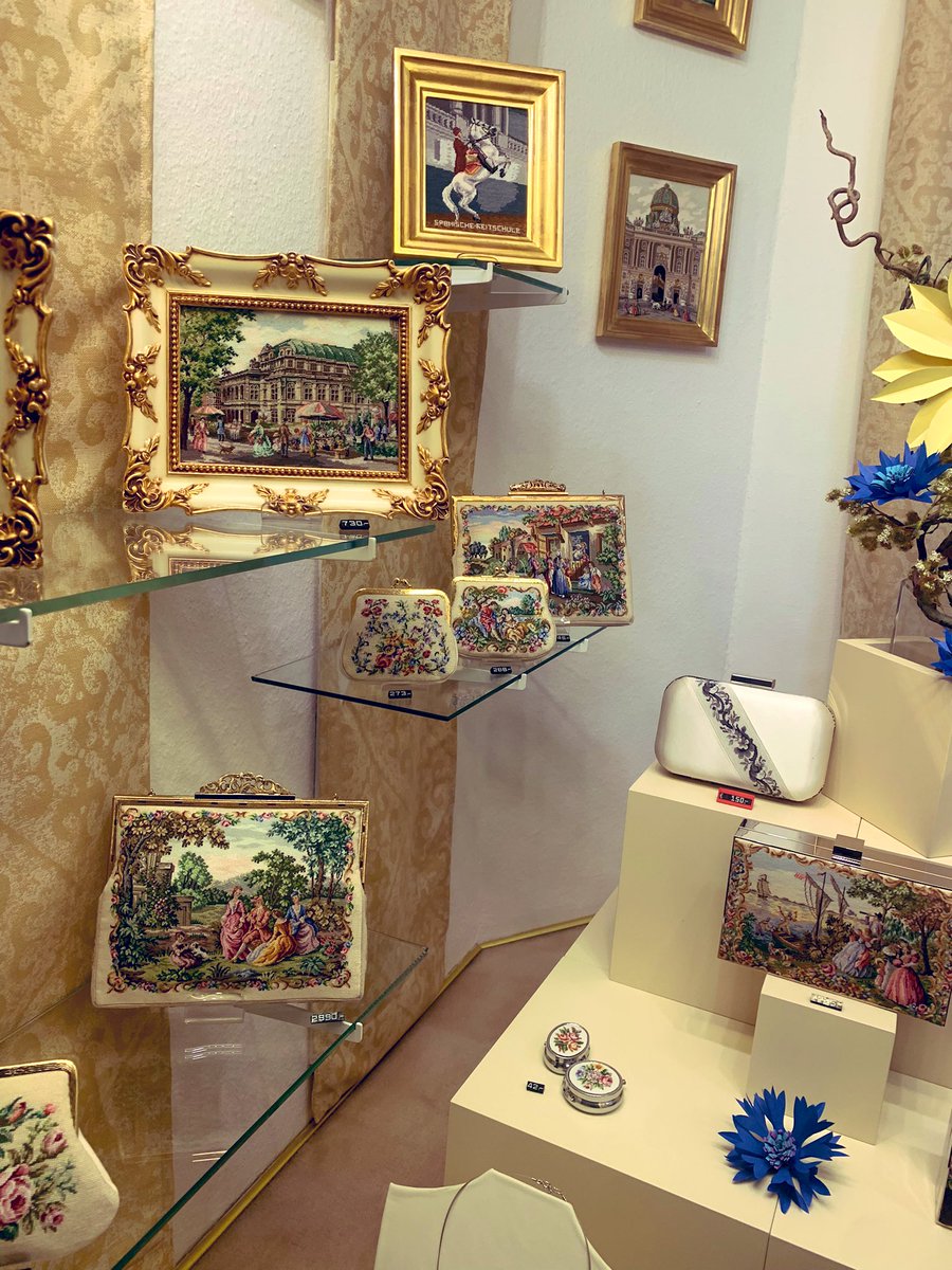 CankayaBayrakl's tweet photo. #etamin #wien #viyana #Vienna kalbimi buraya bırakıyorum🥰😊 https://t.co/viJnqq9SYH