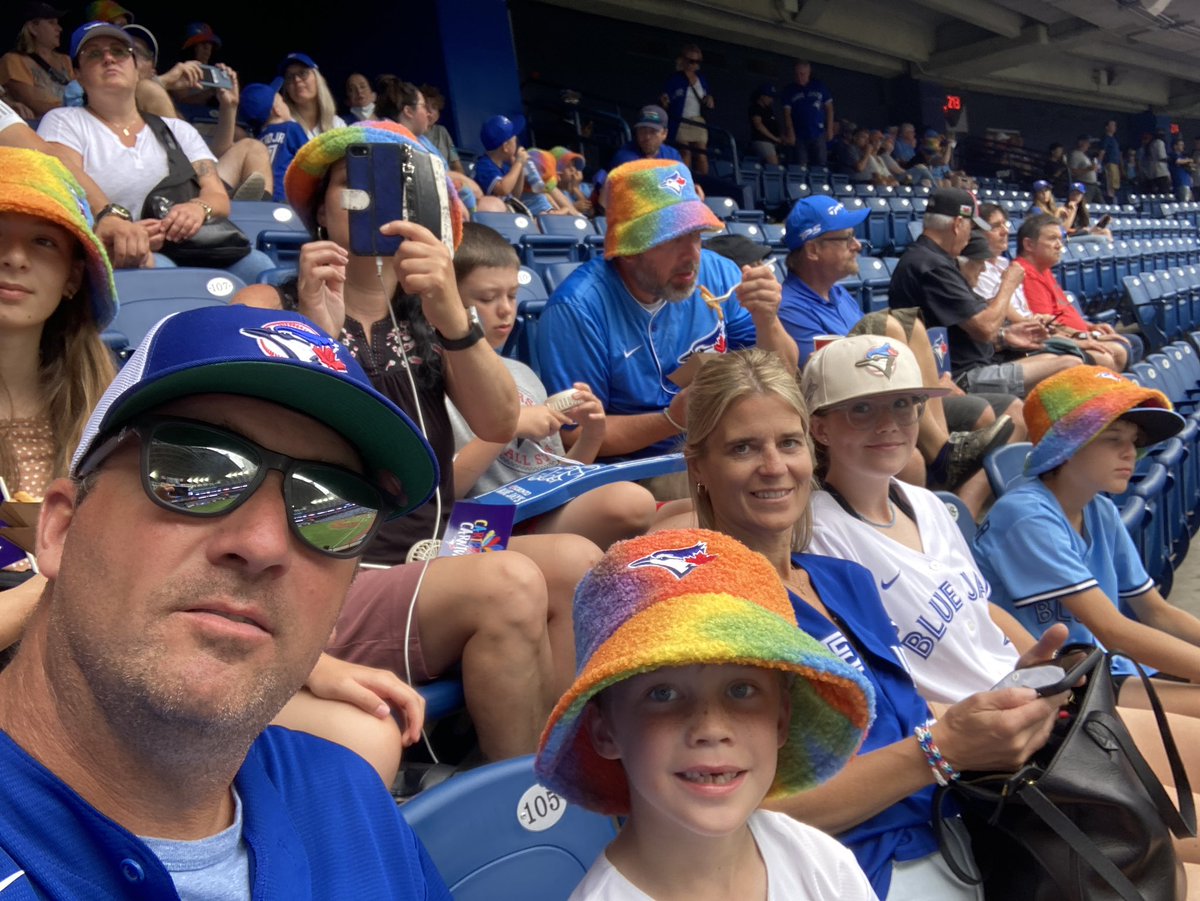 neddy444's tweet photo. #nextlevel first blue jays game all the way from Calgary. Go flames Go! https://t.co/jl8ffvP0iE