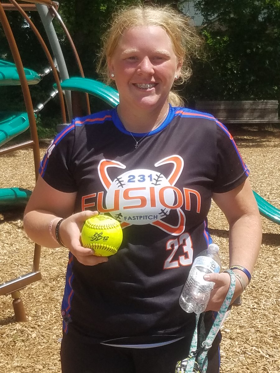 231Fusion16U's tweet photo. 231 Fusion 16U started the weekend with a 10-0 win over HangTuf and a 5-0 win over Finesse. Taylor Moeggenberg (Gaylord, '24) with a NUKE! Back at it tomorrow at 1:00 and 4:00. #fusionstrong https://t.co/Gou3OeQhUw
